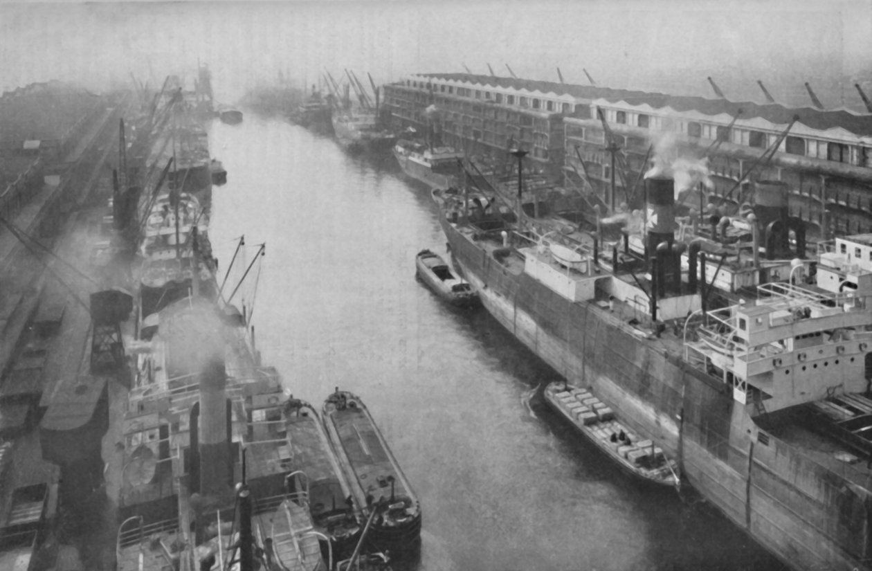 A Great Dockland of the North, Thirty-Fire Miles from Sea and Yet a Port, c1935 av Manchester Ship Canal Company