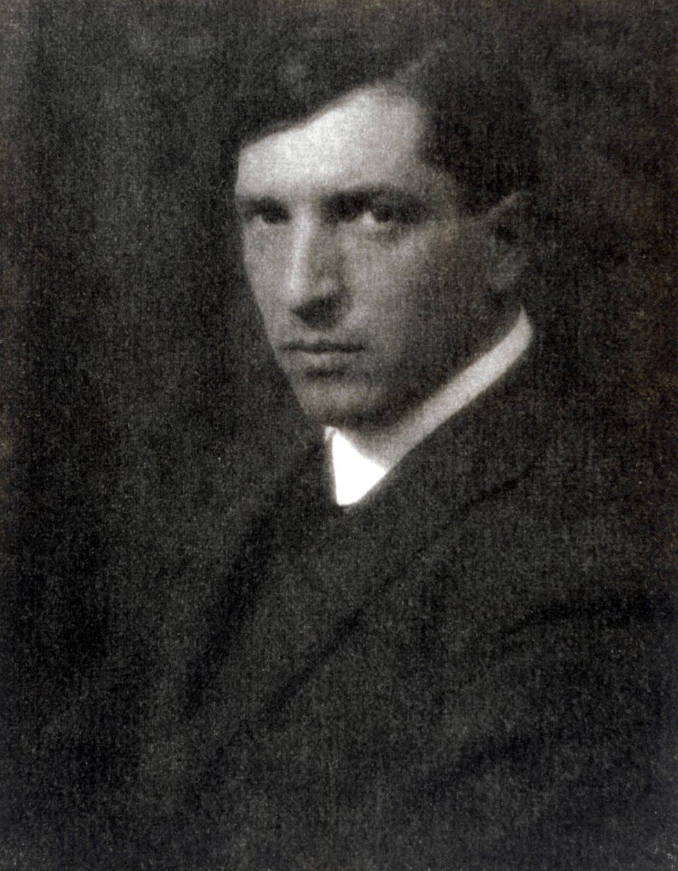 Halvlengde portrett av maleren Pietro Marussig, 28/11/1923 (s/hvitt foto) av Mario Castagneri