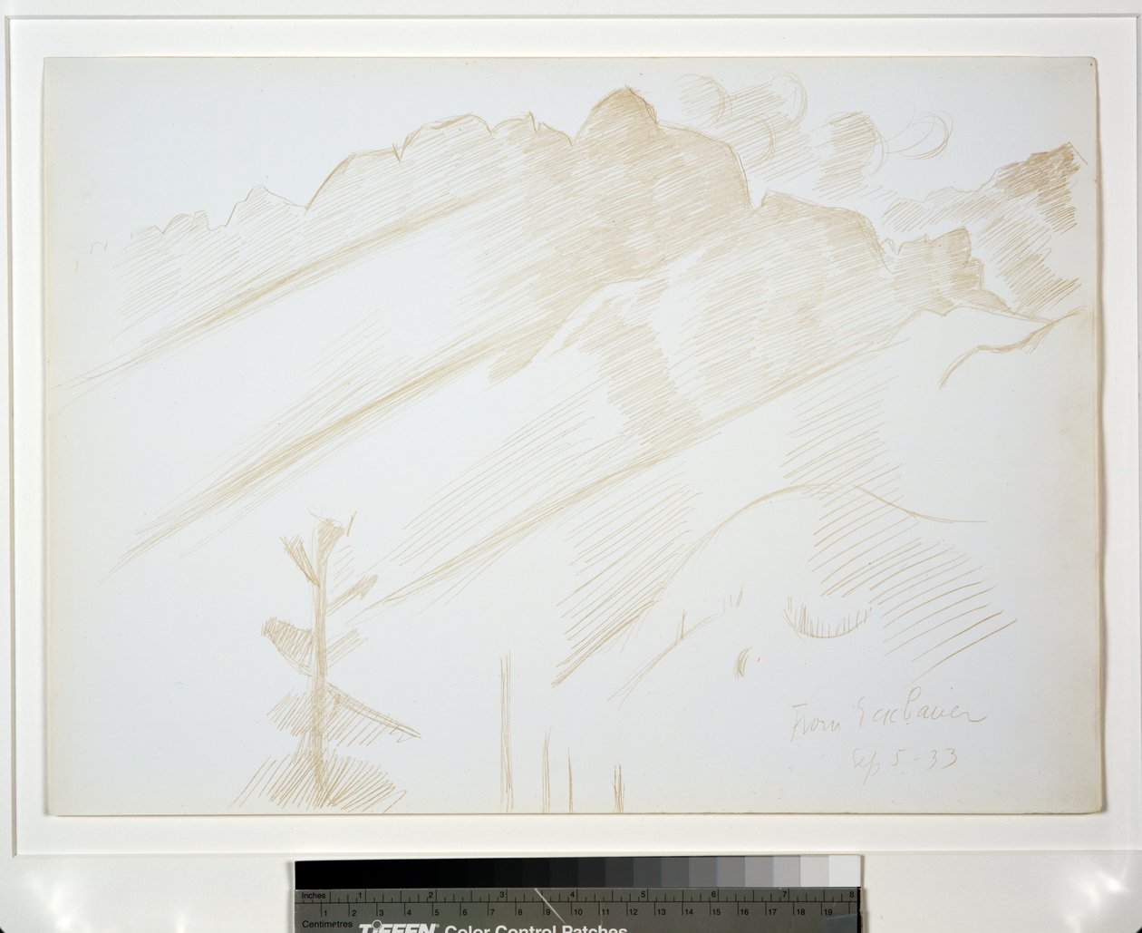 Fjelllandskap med skyer og trær av Marsden Hartley
