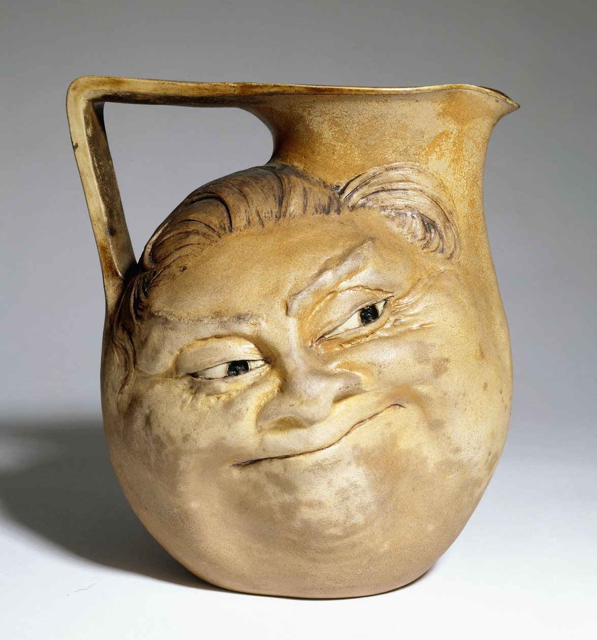 En Martin Brothers grotesk kanne med et humoristisk ansikt, 1898 av Martin Brothers