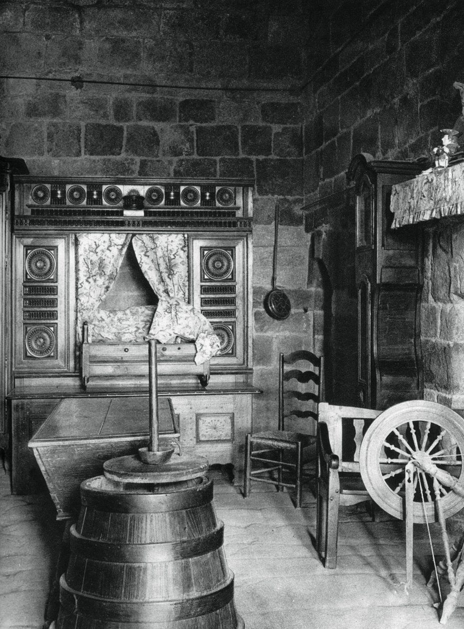 Interiør, Dinan, Bretagne, Frankrike, 1937. av Martin Hurlimann