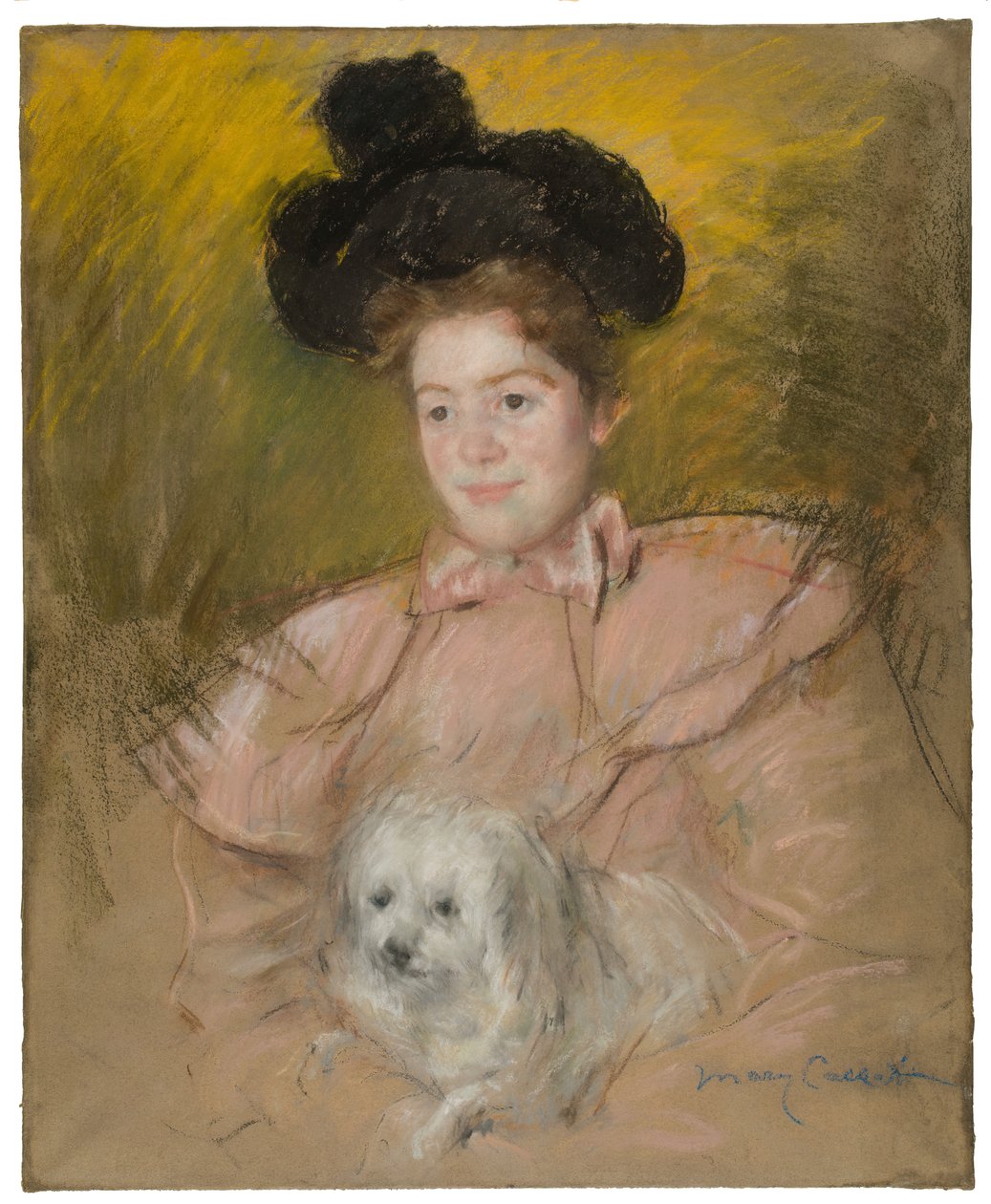 Kvinne i bringebærkostyme som holder en hund, ca. 1901. av Mary Cassatt