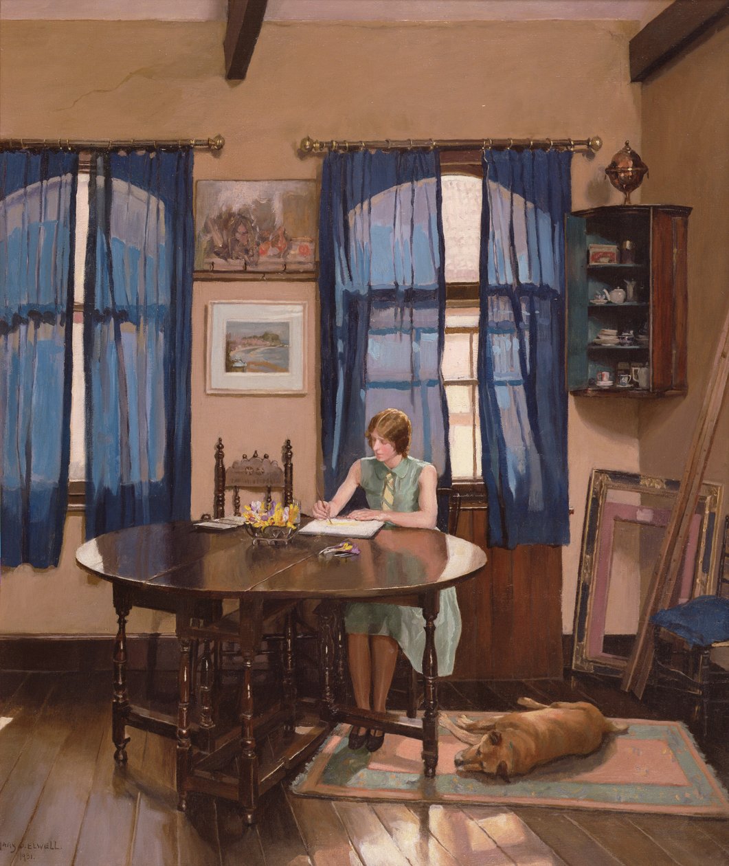 Interiør med en kvinnelig kunstner som maler ved et portbenbord av Mary Dawson Elwell