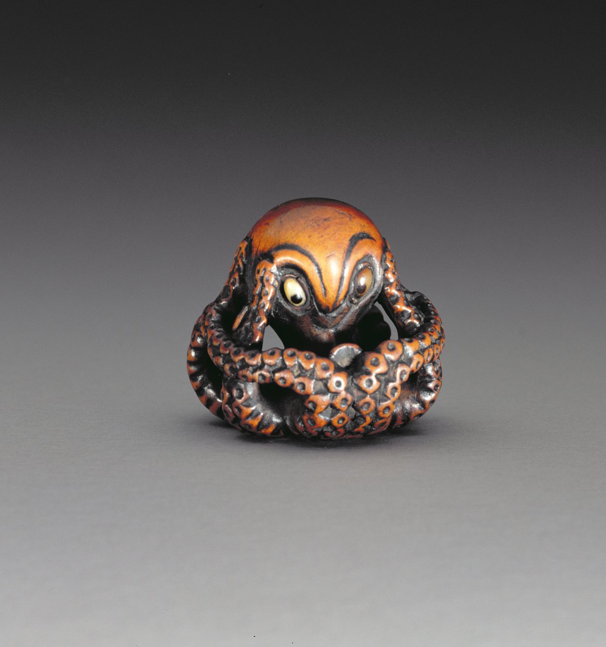 Netsuke som viser en blekksprut, ca. 1760-70 (tre og innlagt horn) (for bakside, se 193822) av Masanao