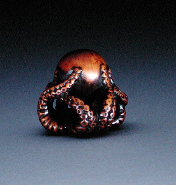 Netsuke som viser en blekksprut, ca. 1760-70 (tre og innlagt horn) (for forside, se 193821) av Masanao