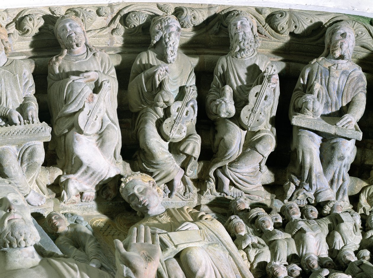 Detalj av Portico de la Gloria som viser musikerestein av Master Mateo