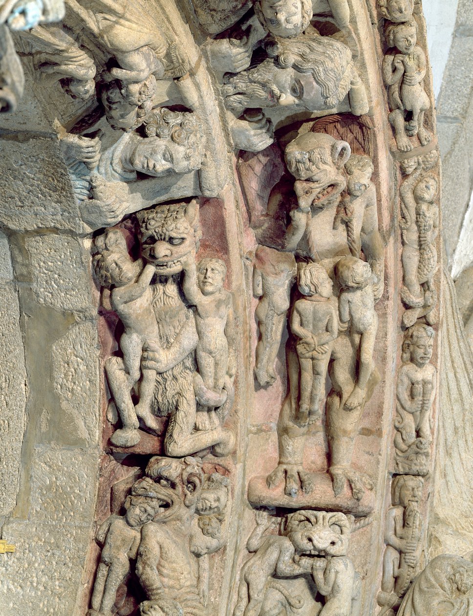 Detalj av Portico de la Gloria med scener av helvetesstein av Master Mateo
