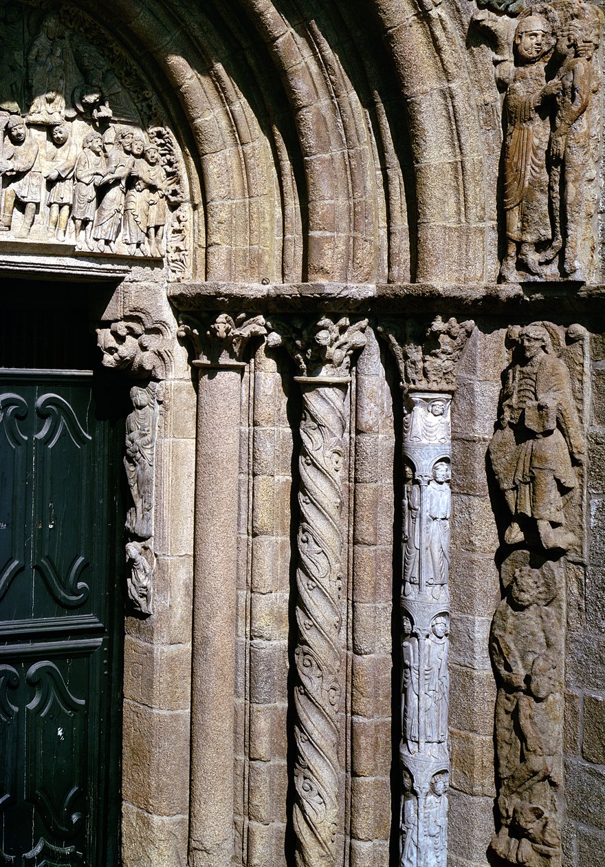 Detalj av Portico de las Platerias med bilder av helligtrekonger og lidenskapsbilde av Master Mateo