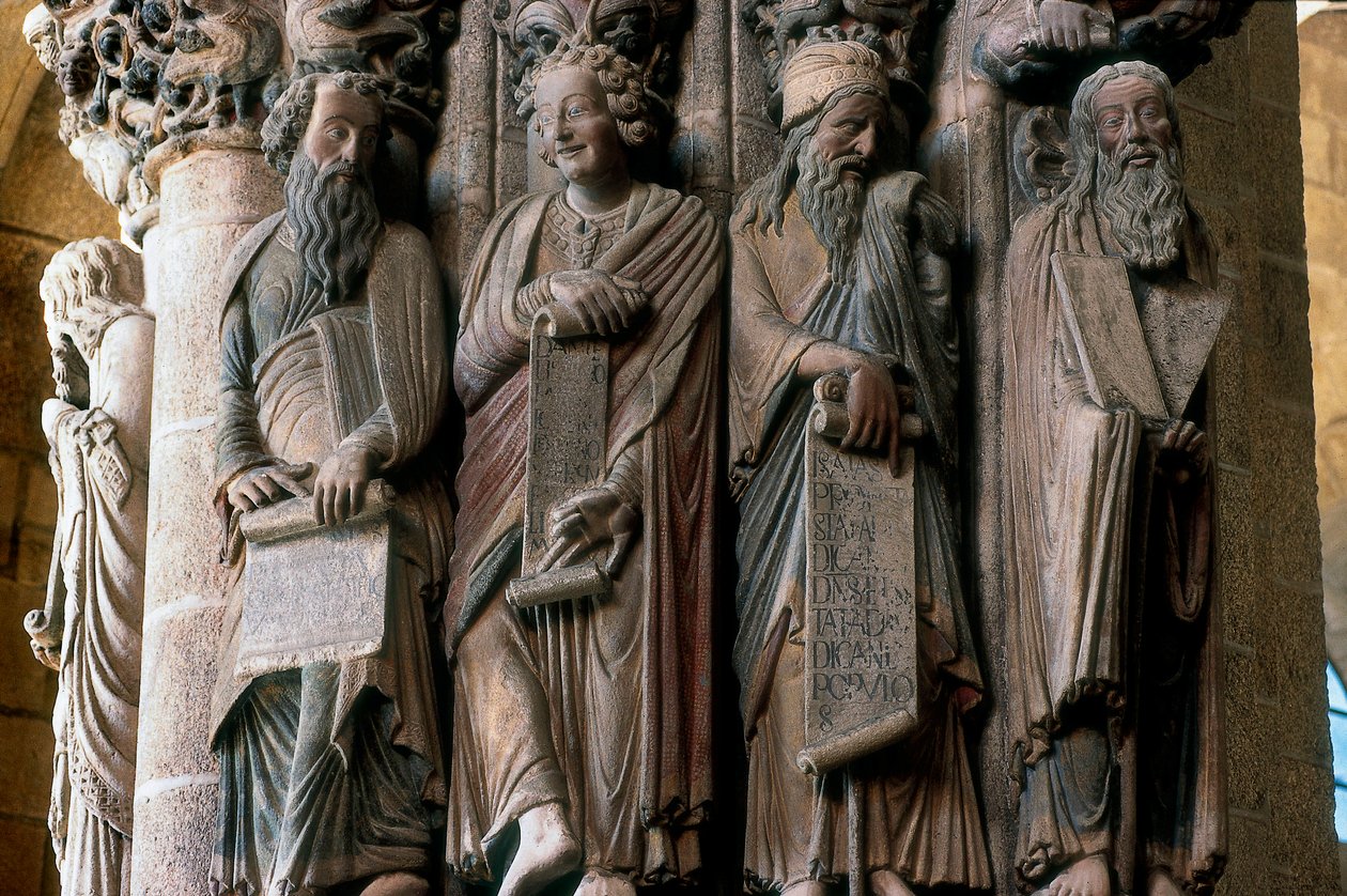 Detalj av herlighetsportikoen (portco de la gloria): Gruppe av profeter (høyre til venstre Moses, Jesaja, Daniel og Jeremia). Laget av Master Mateo (1188) Interiør av katedralen i Santiago de Compostela (Santiago de Compostela) (Santiago de Compostela) i av Master Mateo