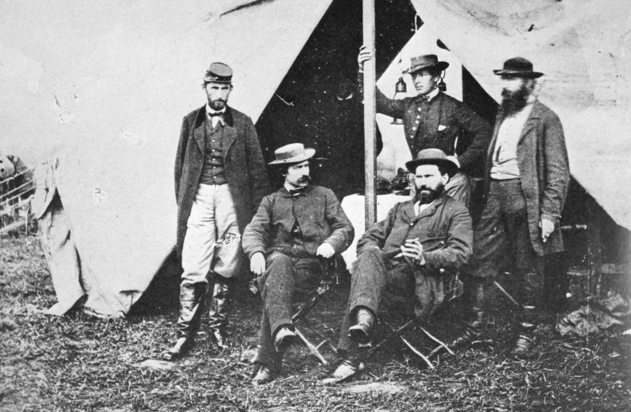 Allan Pinkerton ved Antietam etter slaget, 1862 av Mathew B. Brady