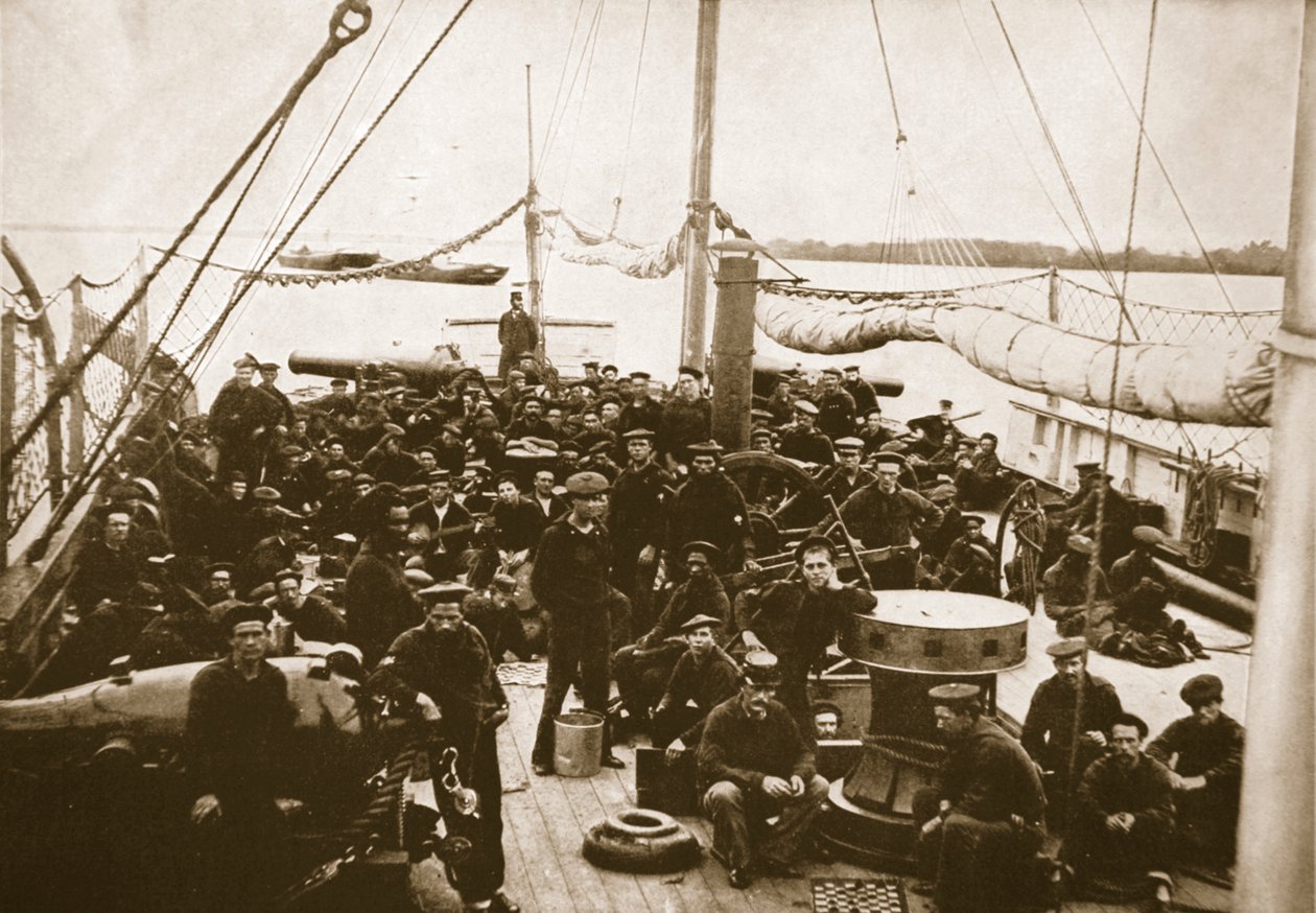 Dekk med kanonbåt og mannskap, 1861-65 av Mathew B. Brady