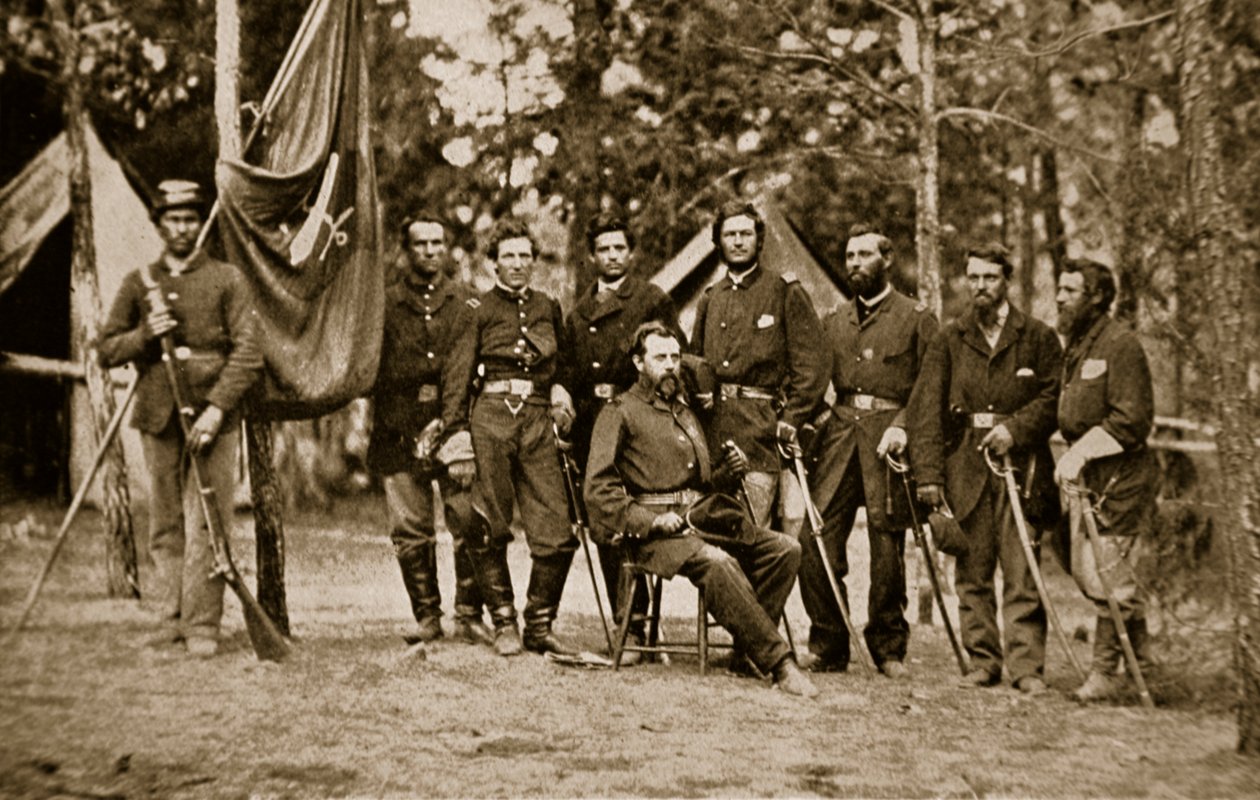 General Charles Devens og stab, 1861-65 av Mathew B. Brady