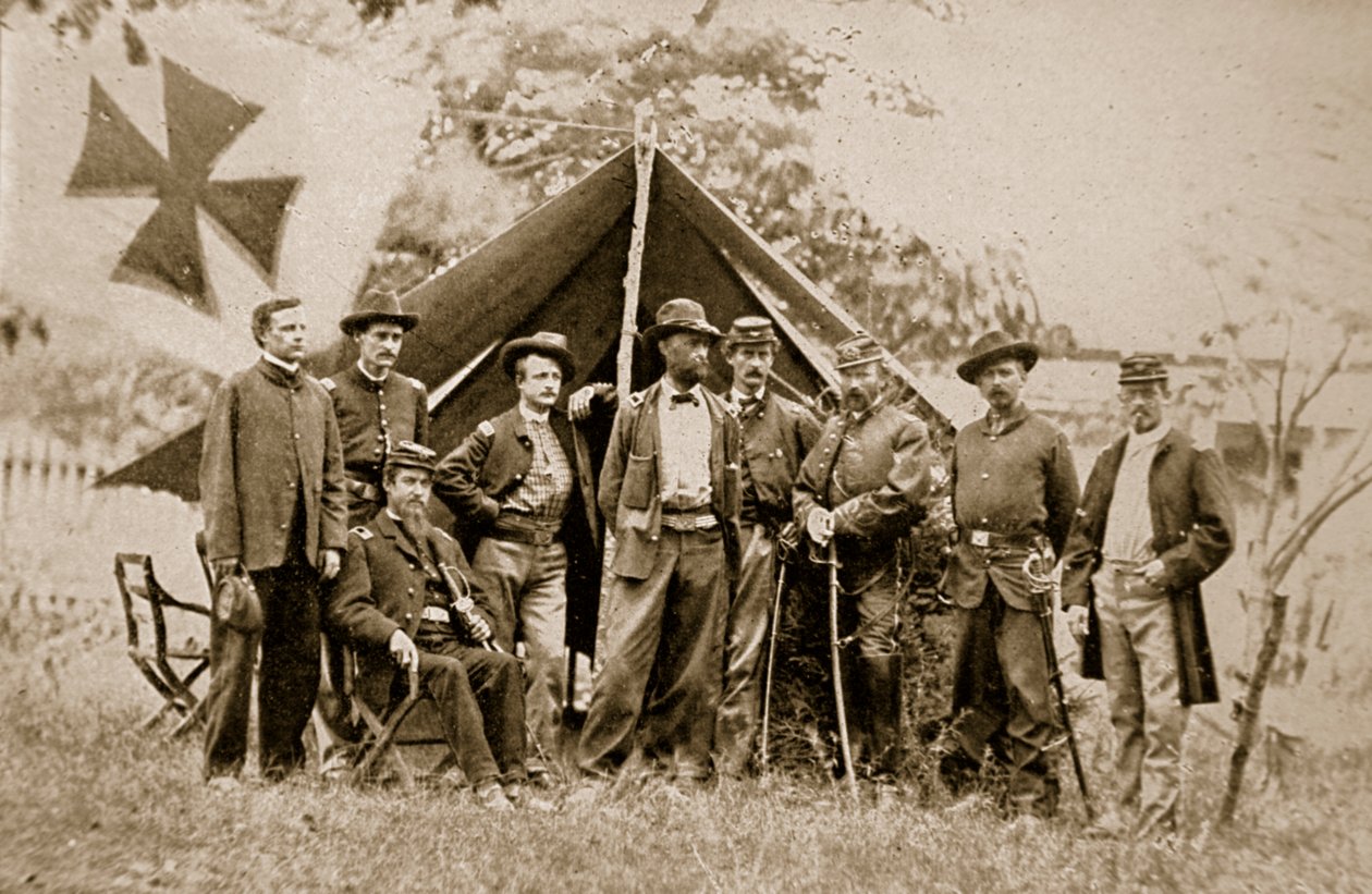 General Charles Griffin og offiserer, 1861-65 av Mathew B. Brady
