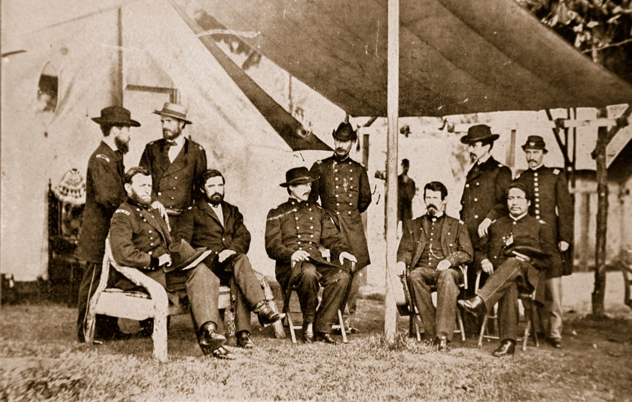 Generalene Grant, Badeau, Rawlins, Comstock og Porter, og oberstene Duff, F. D. Dent, Robinett og Parker, 1861-65 av Mathew B. Brady