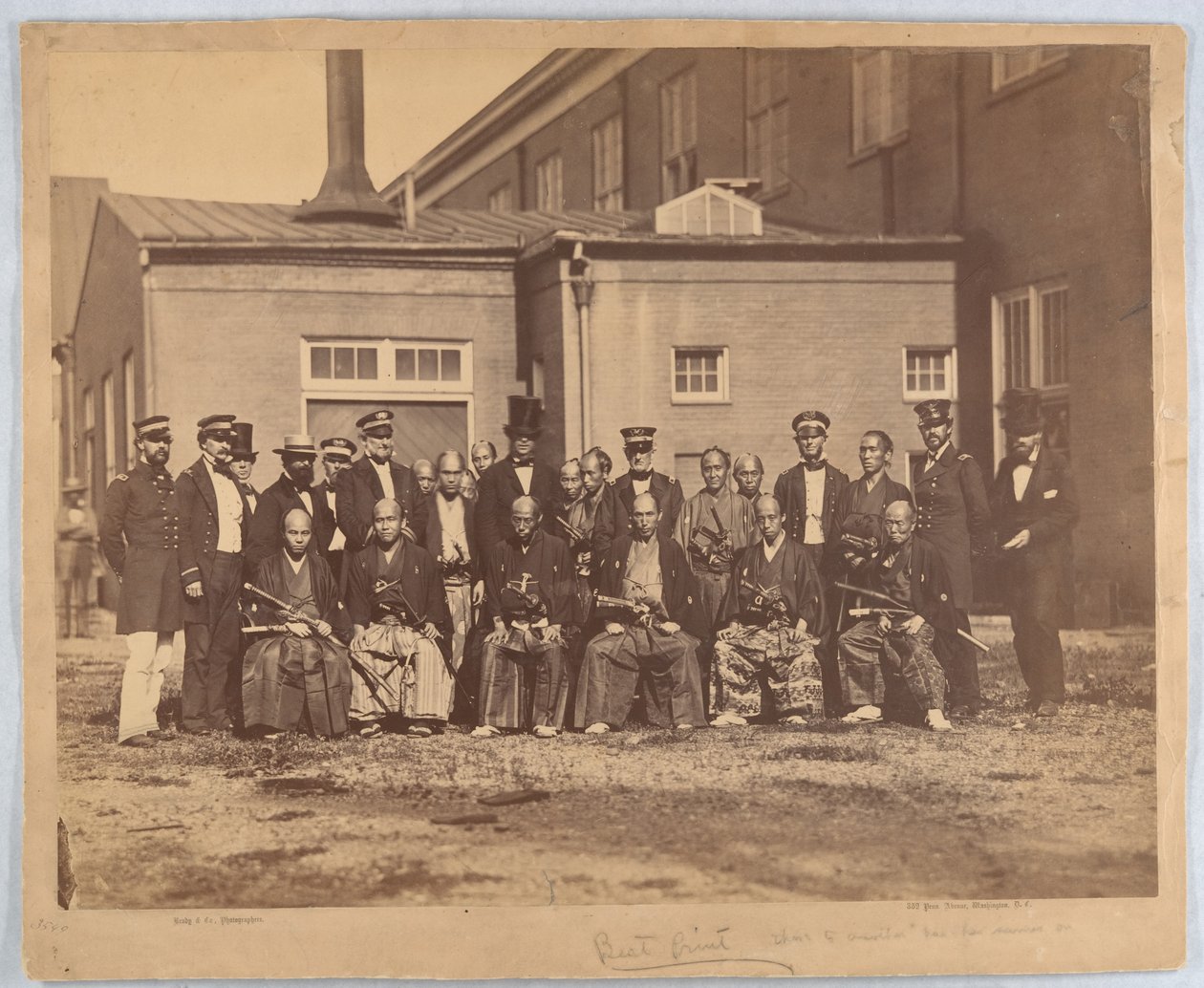 [Japansk ambassade, marineverft, Washington, DC] av Mathew B. Brady