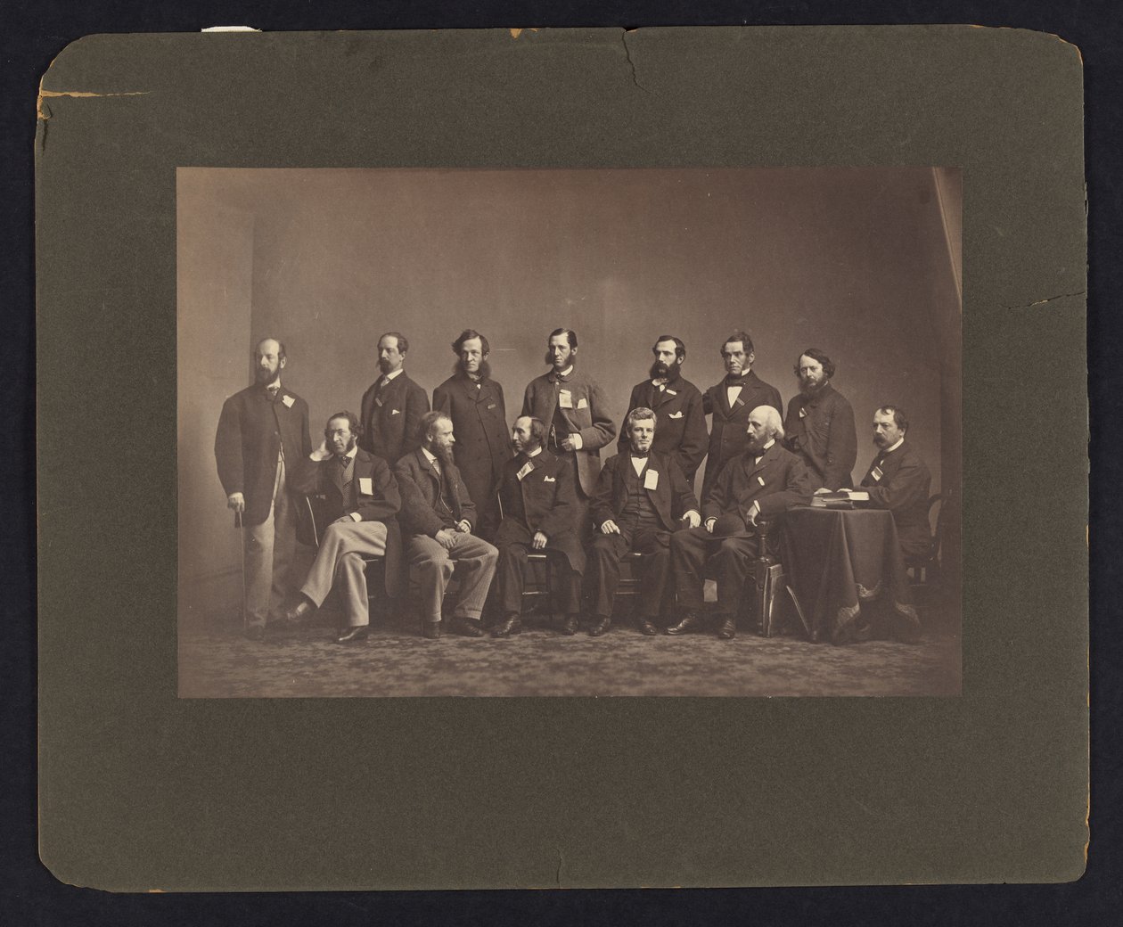 [Medlemmer av sanitetskommisjonen i New York] av Mathew B. Brady