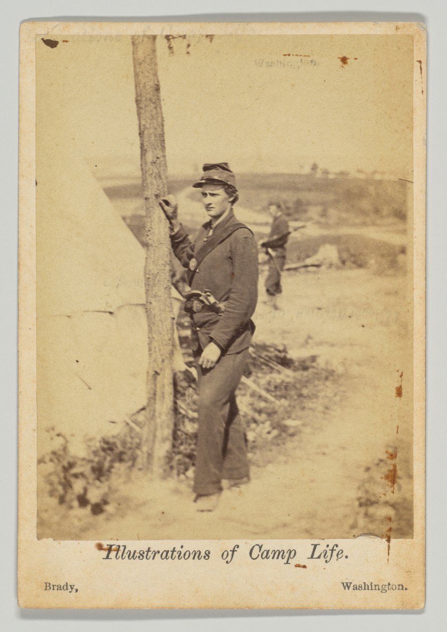 Stående soldat med pistol i beltet av Mathew B. Brady