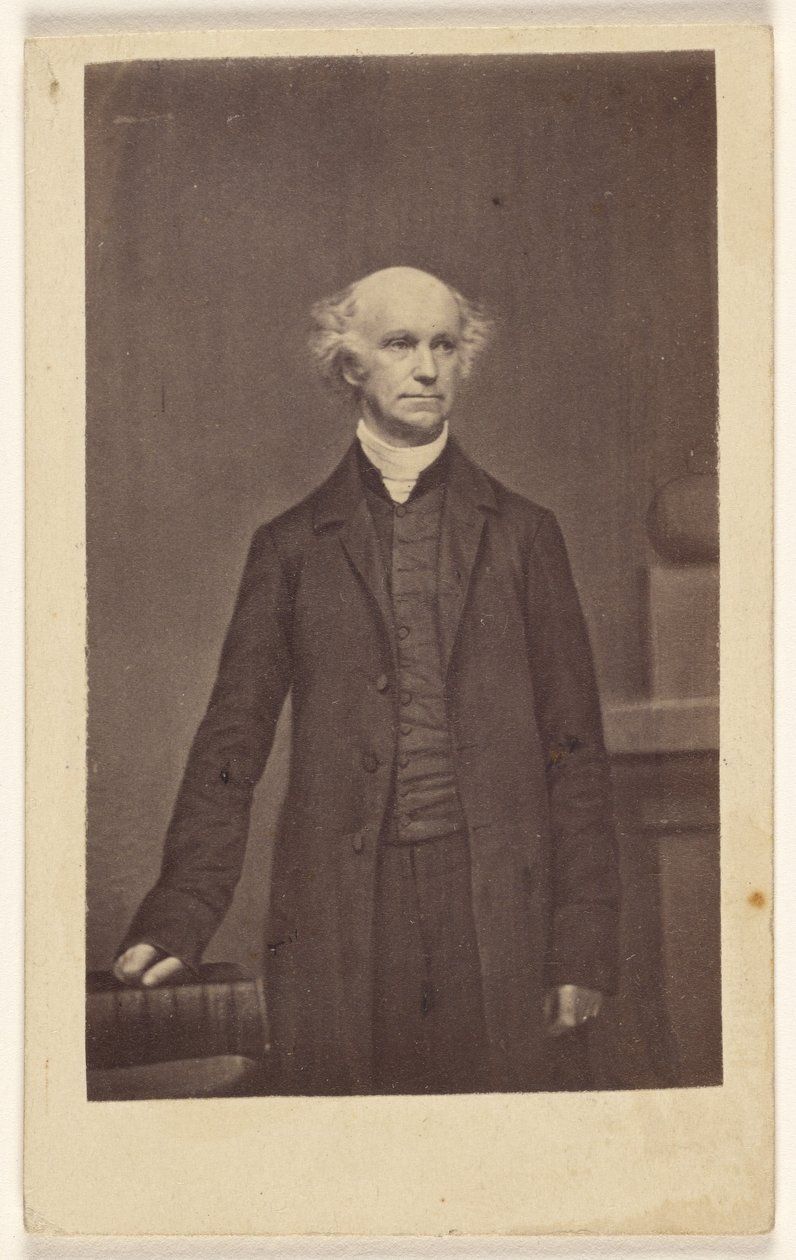 [Uidentifisert skallet mann, stående] av Mathew B. Brady