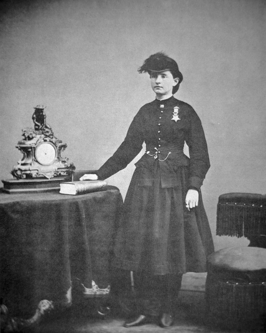 Dr. Mary Edwards Walker (1832-1919) (s/hvitt-bilde) av Mathew Brady
