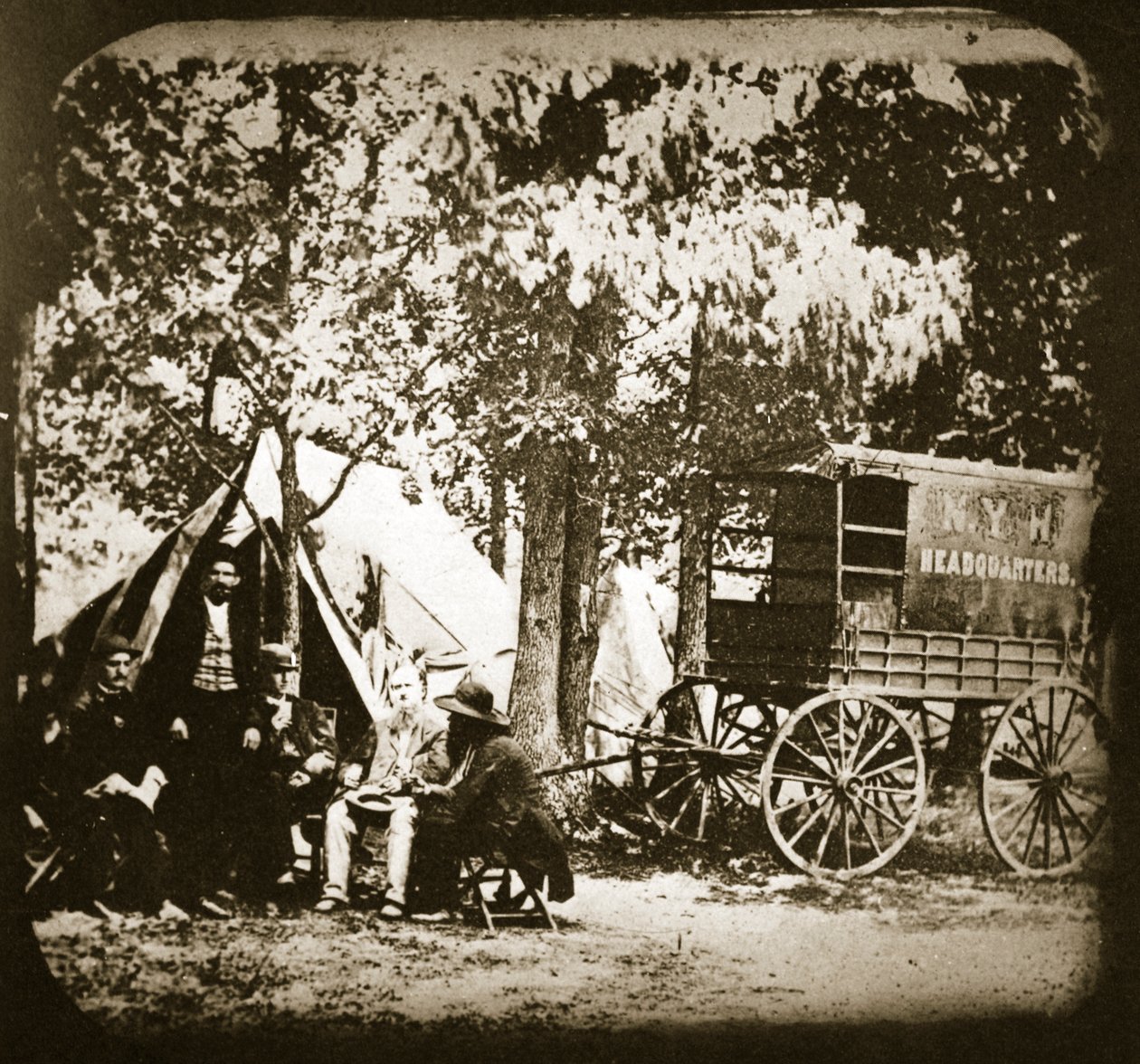 Hovedkvarteret til New York Herald i feltet ved Culpeper Court House, 1863 av Mathew B. Brady