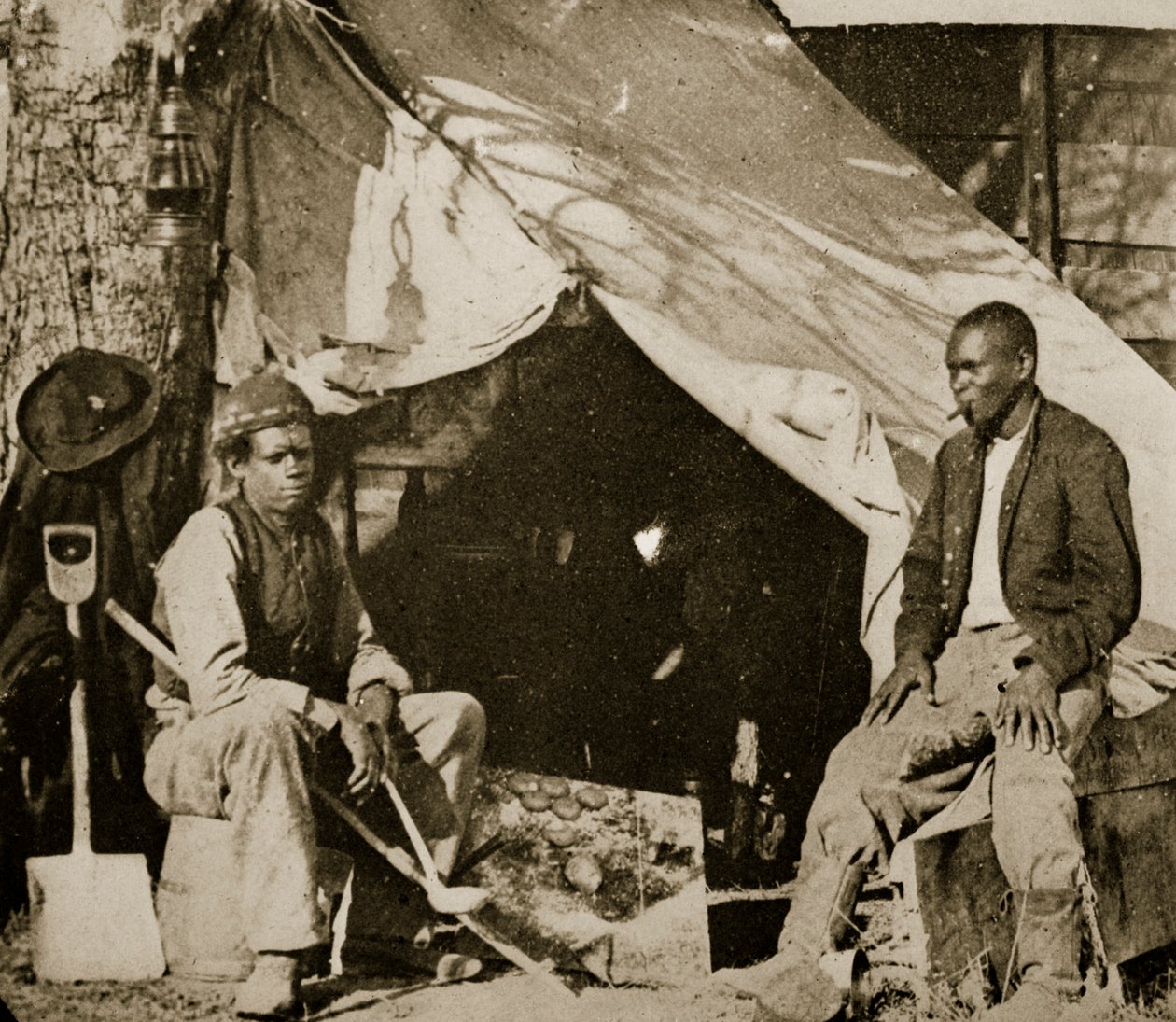 John Henry og Reuben på fritiden, 1861-65 av Mathew B. Brady