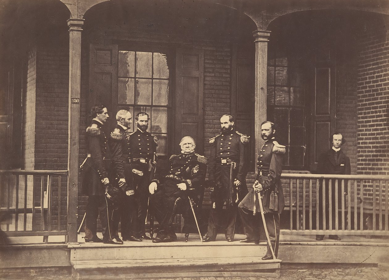 Generalløytnant Scott, general-in-chief U.S. Army, & Staff, 6. september 1861. av Mathew Brady