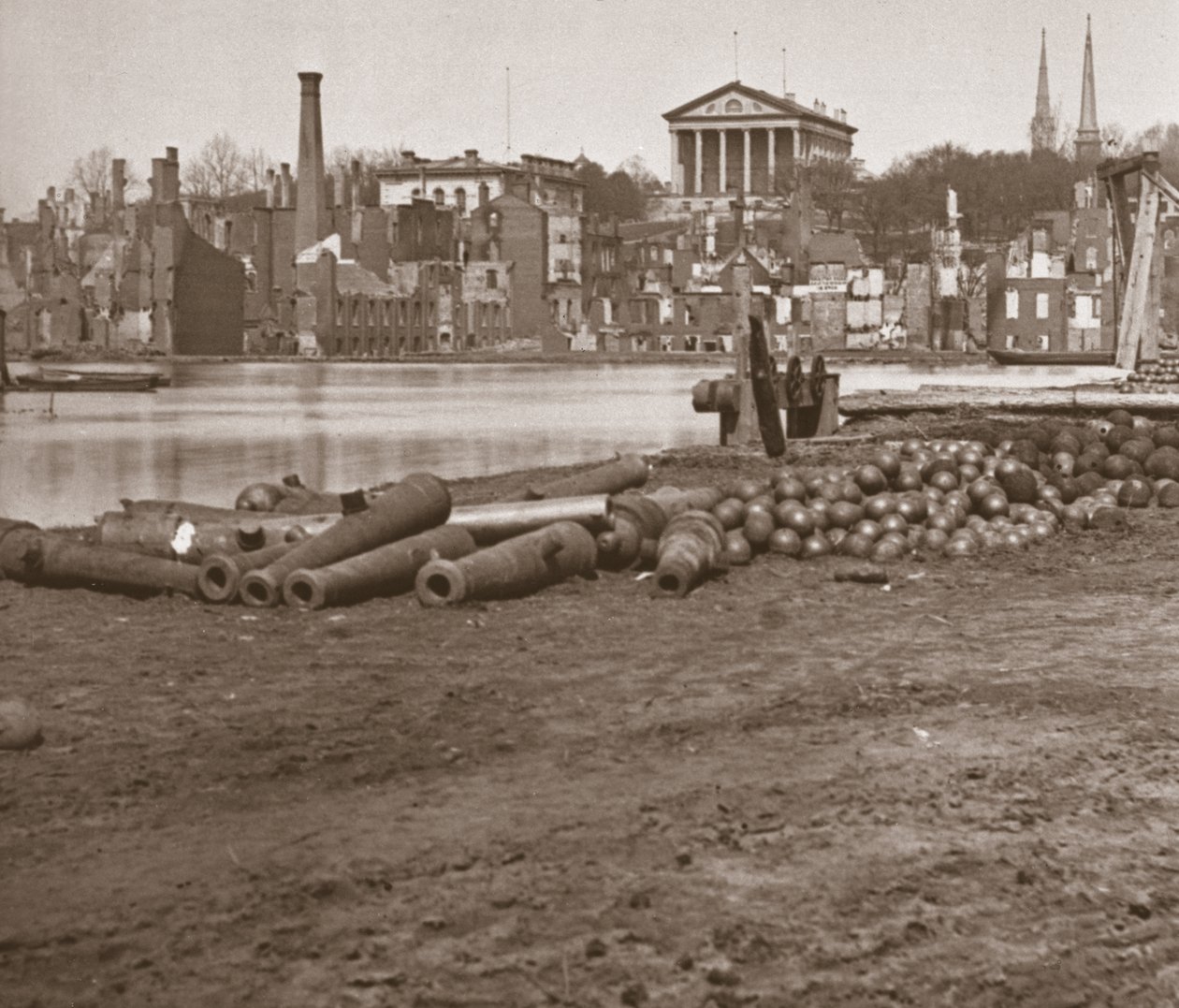 Ruinene av Richmond, Virginia (s/hvitt bilde) av Mathew Brady