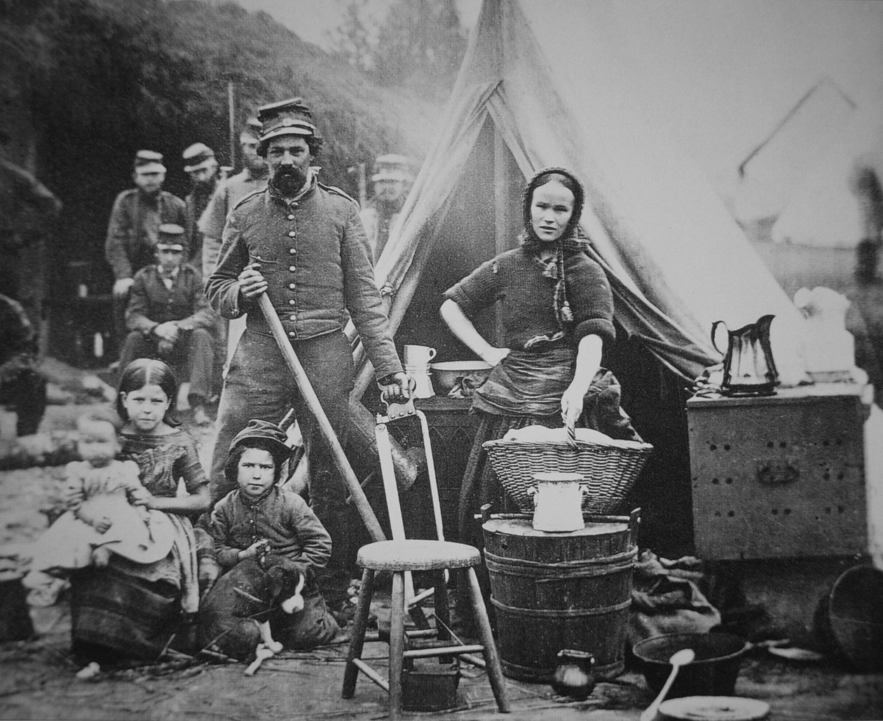 Unionssoldat fra 31st Pennsylvania Regiment med familie i Camp Slocum, nær Washington DC av Mathew Brady