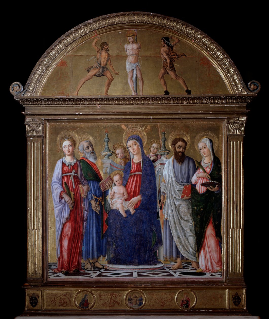 Jomfru med barn og St Bartholomew, St Catherine, St Lucy og St Matthew - Altertavle av Matteo di Giovanni di Bartolo