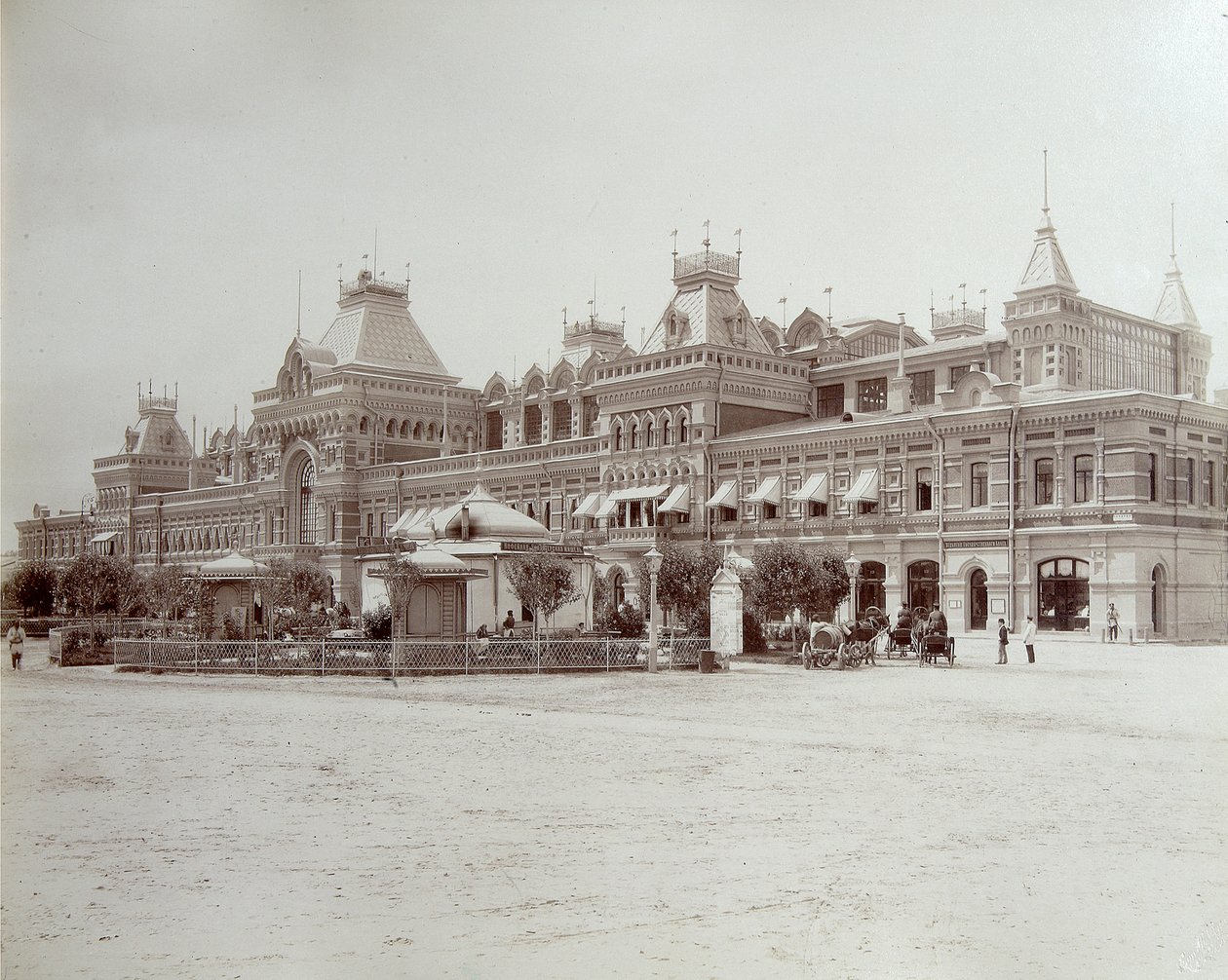 Hovedmessebygningen, All-Russia-utstillingen, Nizhny Novgorod, Russland, 1896. av Maxim Dmitriev