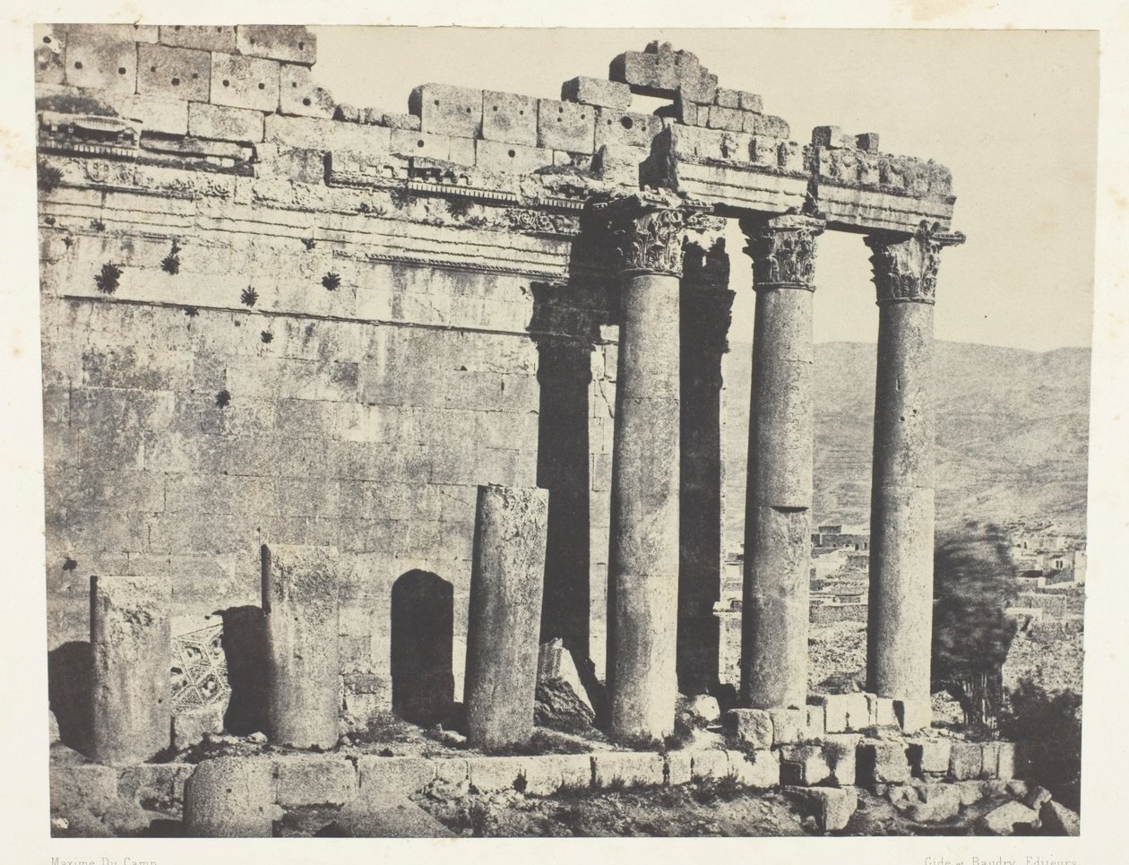 Baalbeck (Heliopolis), Jupiters tempel, vestfasaden; Syria av Maxime Du Camp