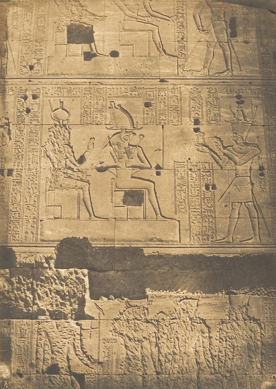 Bas-relieff tatt fra den vestlige veggen til det store tempelet til Isis, i Philae, april 1850. av Maxime Du Camp