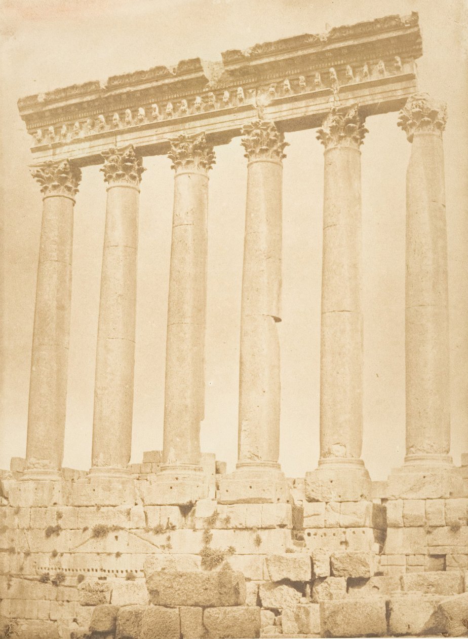 Colonnade of the Temple of the Sun, ved Baâlbek Heliopolis, september 1850. av Maxime Du Camp