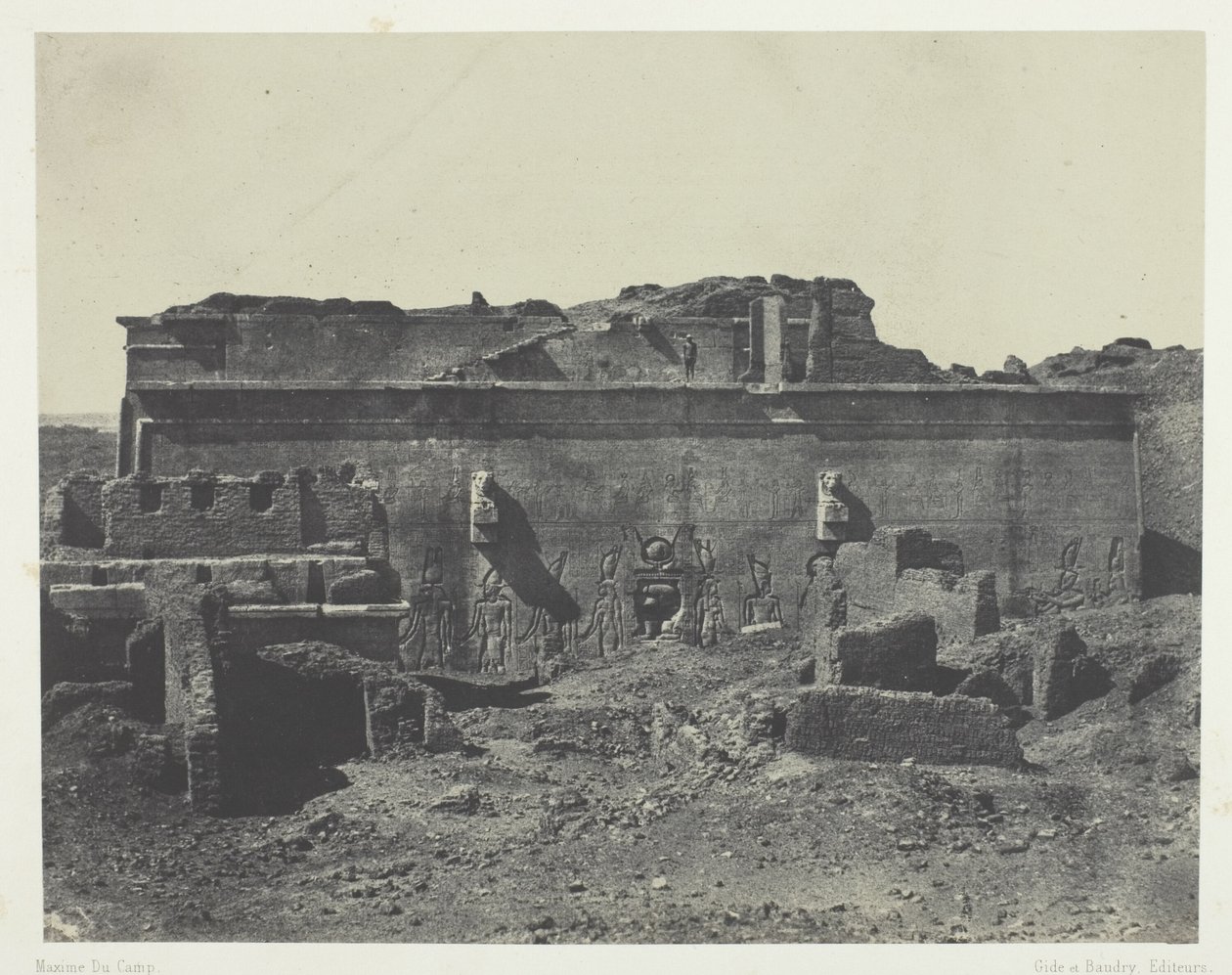 Bakre fasade, Denderas store tempel (Teutyres), Øvre Egypt av Maxime Du Camp