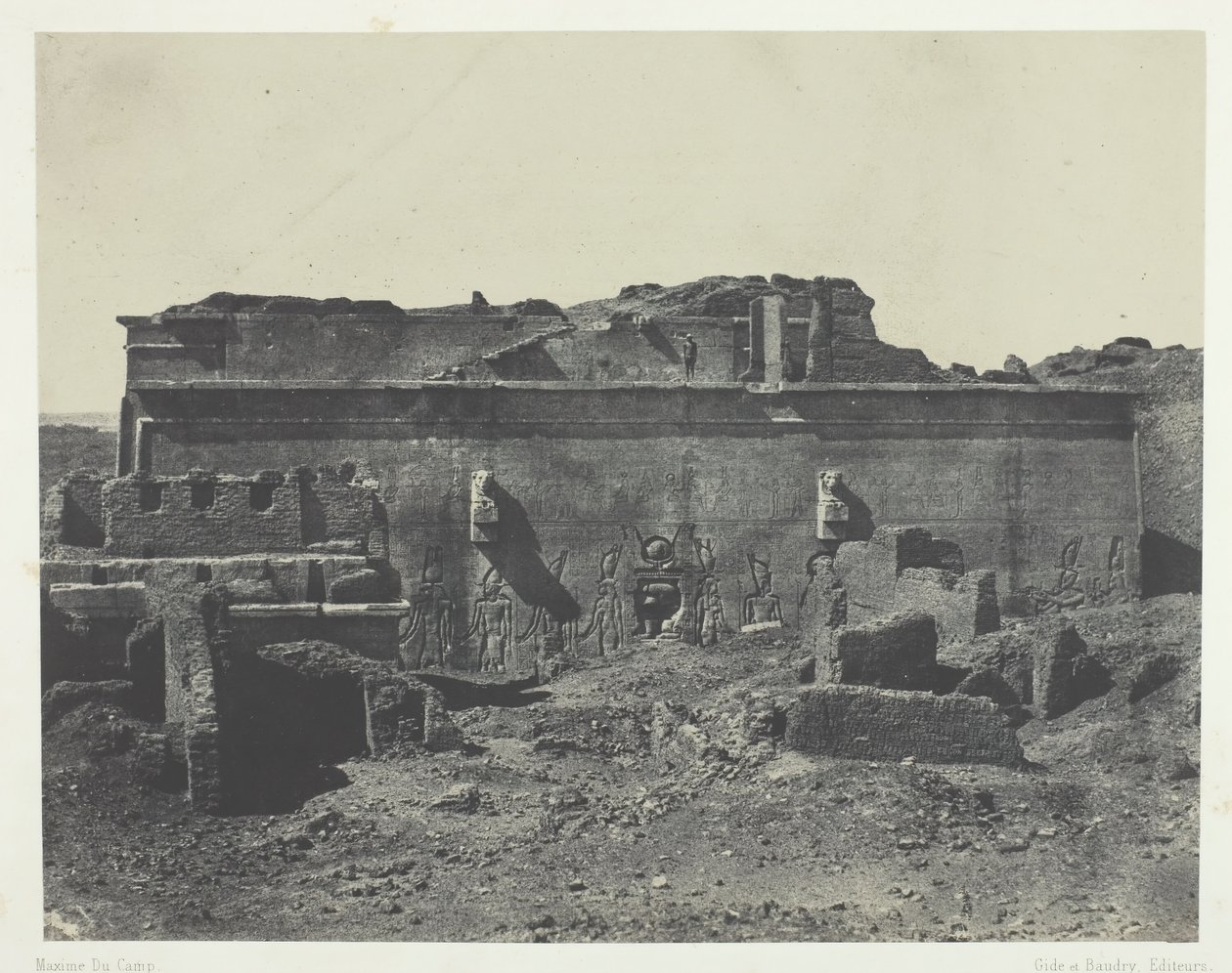 Bakre fasade, Great Temple of Dendera Teutyres, Øvre Egypt, 184951, trykt 1852. av Maxime Du Camp