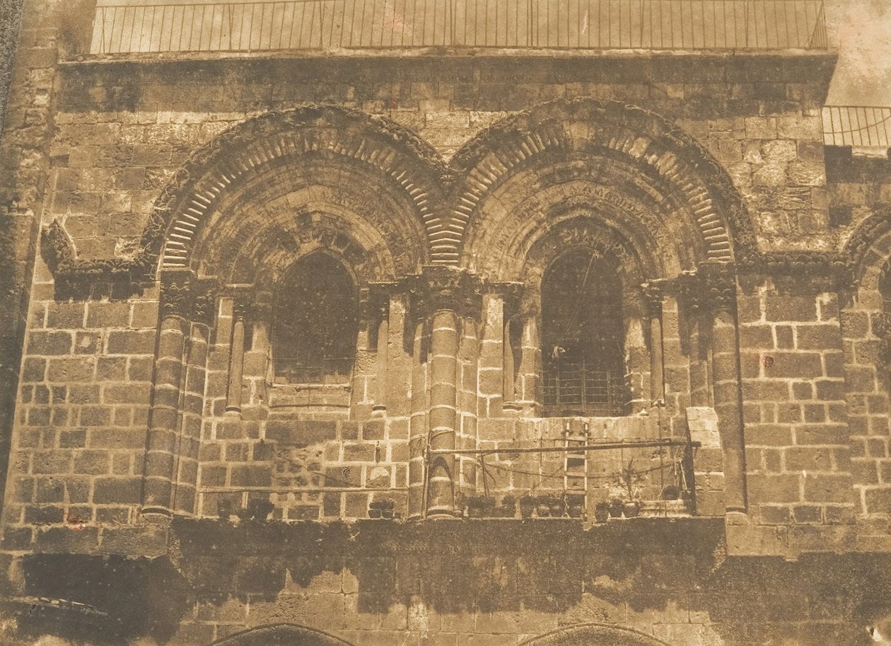 Fasade til Den hellige gravs kirke, i Jerusalem nr. 2 øvre del, august 1850. av Maxime Du Camp