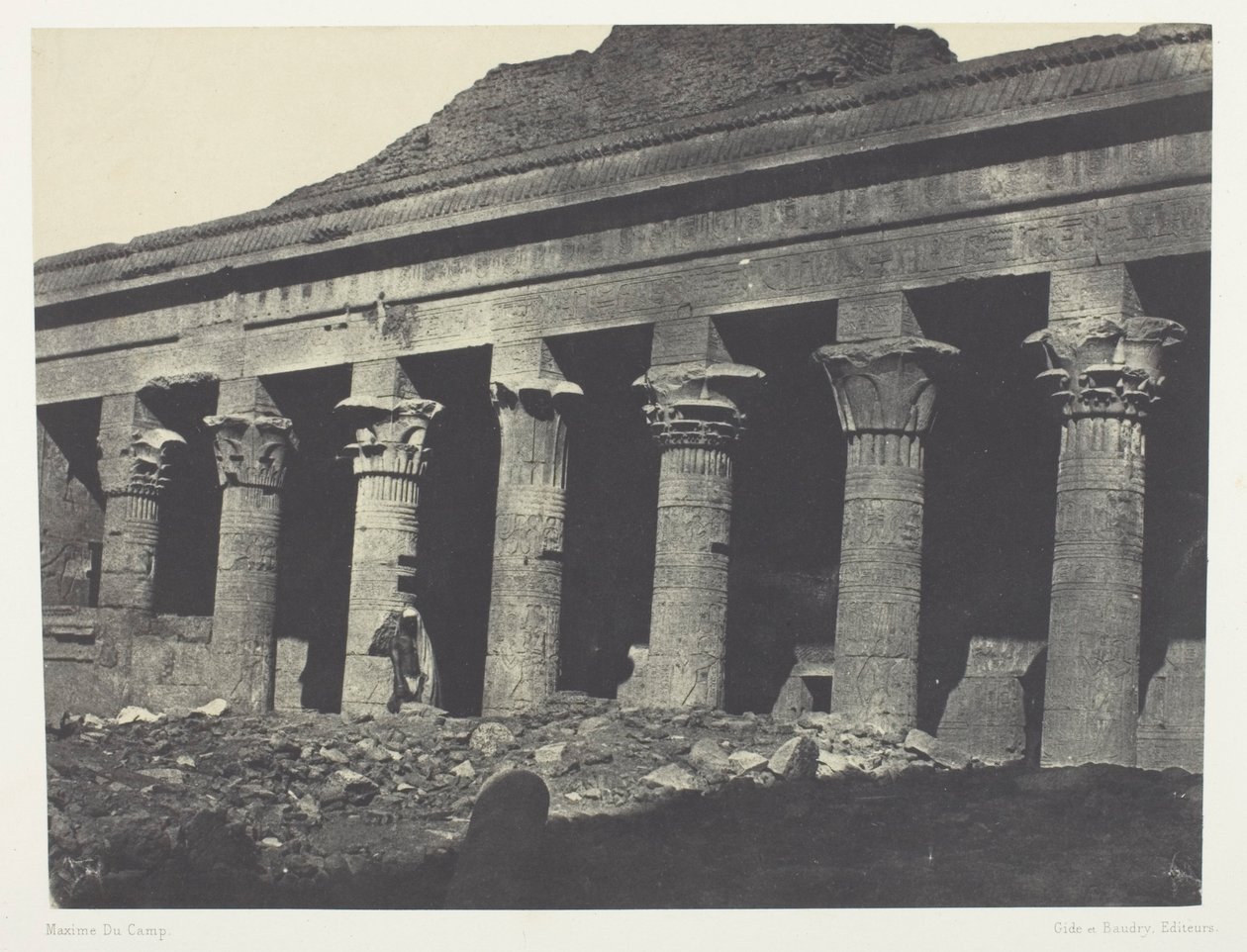 Det store Isis-tempelet i Philoe, Oriental Gallery; Nubia, plate 73 fra albumet «Egypt, Nubia, Palestina og Syria» (1852) av Maxime Du Camp