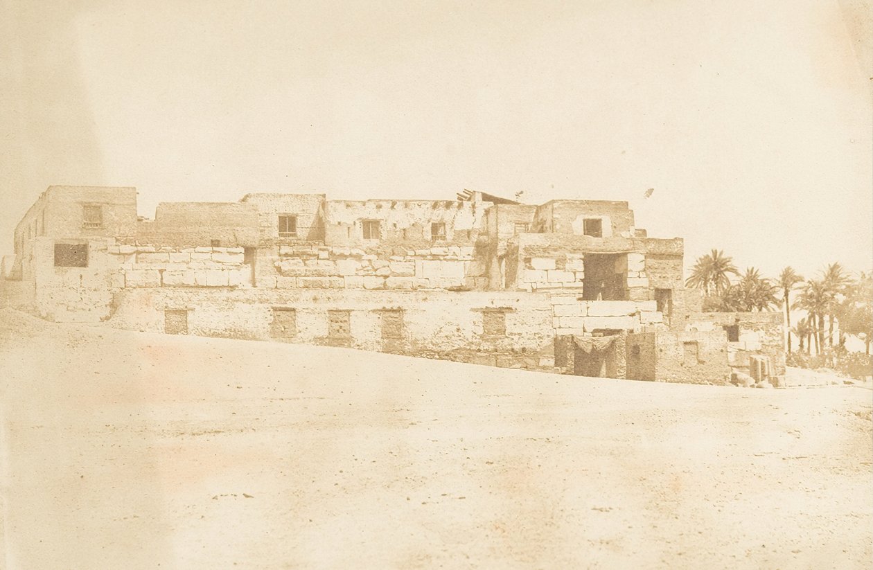 Bolig for mannskapet på spandrel av Luxor, bygget på terrassen til palasset, 1849-50. av Maxime Du Camp
