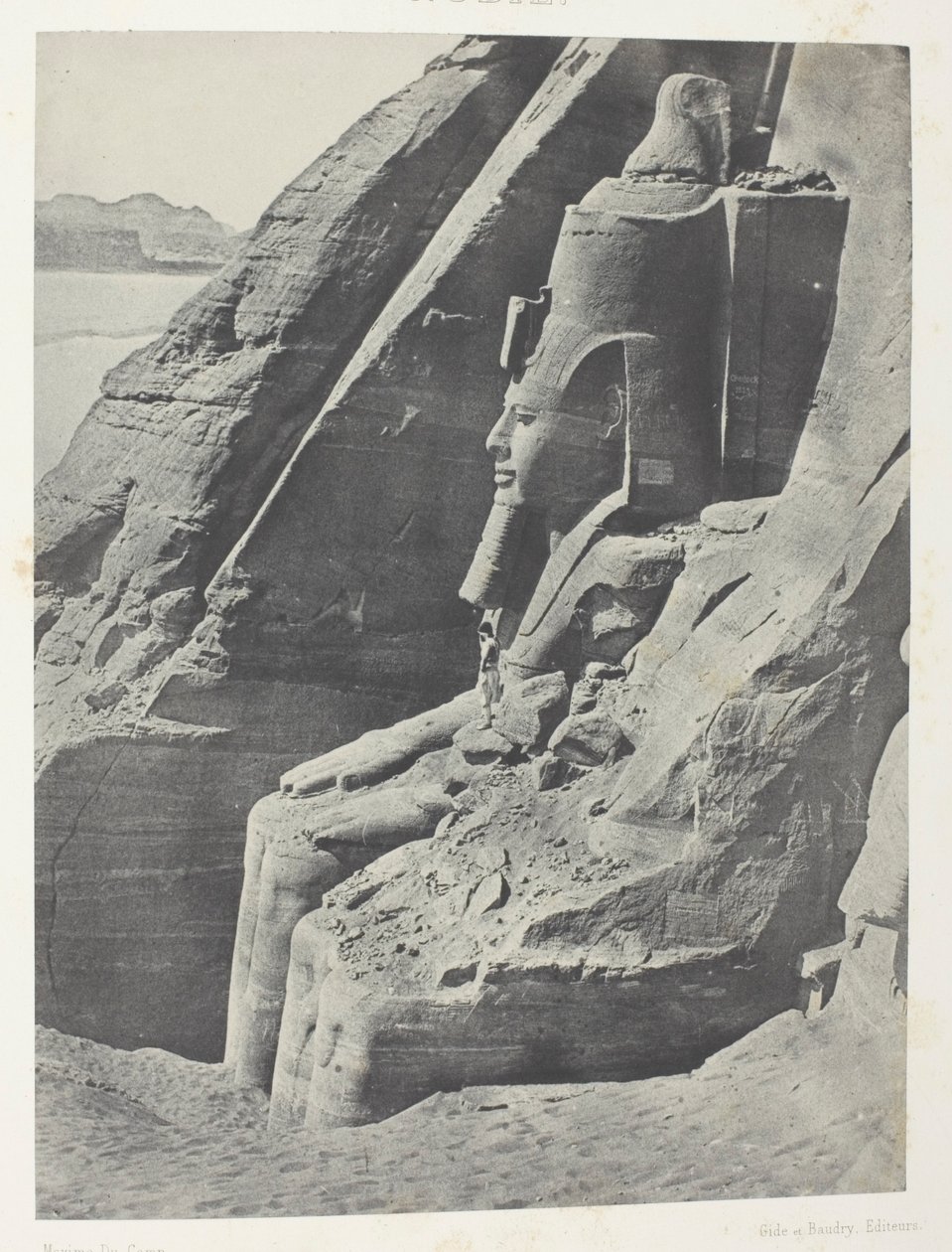 Ibsamboul, den orientalske kolossen av Spéos av Phrè, sett i profil; Nubia, plate 104 fra albumet «Egypt, Nubia, Palestina og Syria» (1852) av Maxime Du Camp