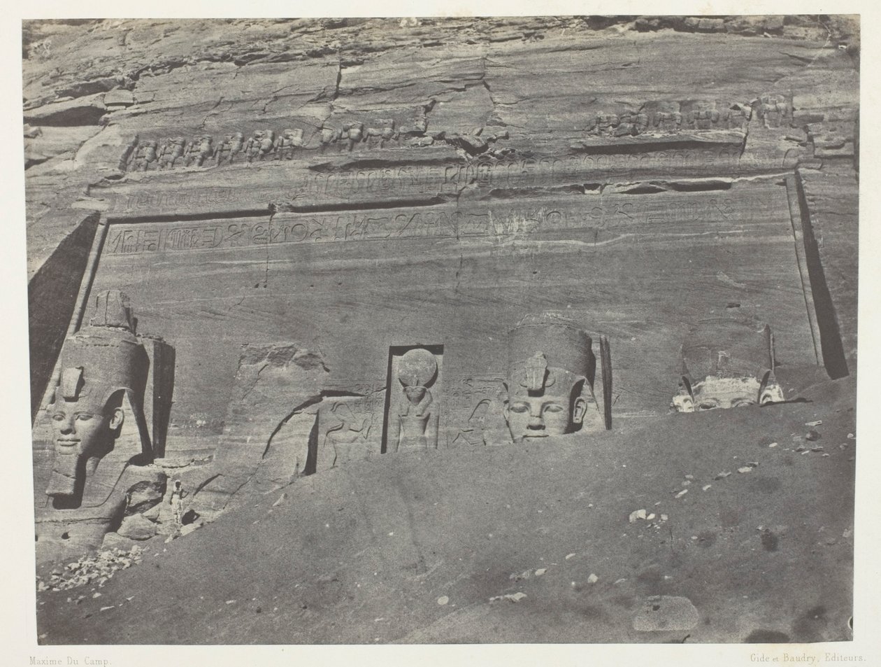 Ibsamboul, Generelt overblikk over de store speosene i Phre; Nubia, plate 102 fra albumet «Egypt, Nubia, Palestina og Syria» (1852) av Maxime Du Camp