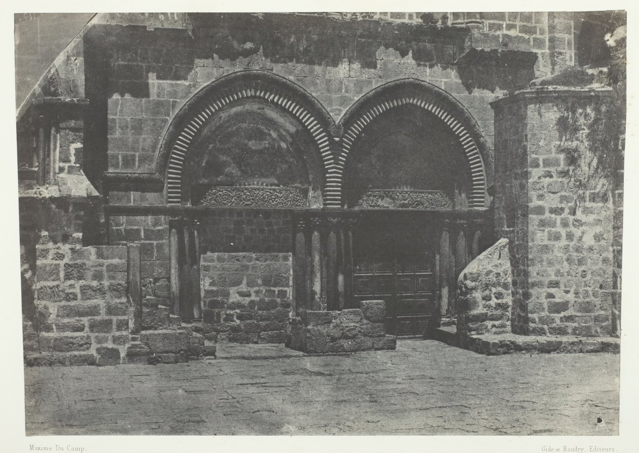 Jerusalem, Nedre arkader av Den hellige gravs kirke, Palestina, 184951, trykt 1852. av Maxime Du Camp