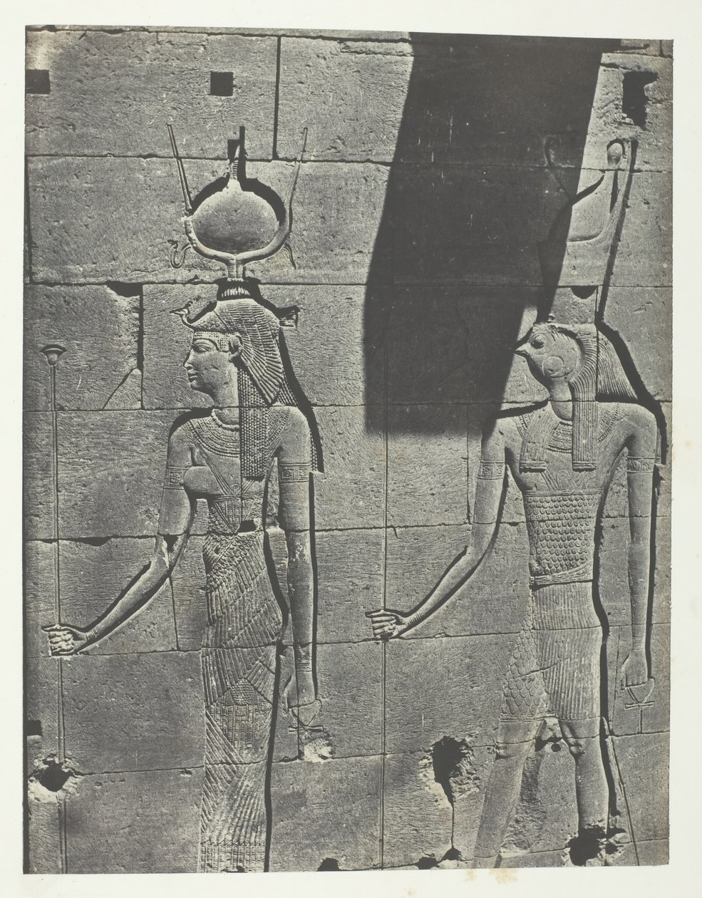 Kalabscheh, Skulpturer fra bakfasaden til tempelet, Nubia, 184951, trykt 1852. av Maxime Du Camp