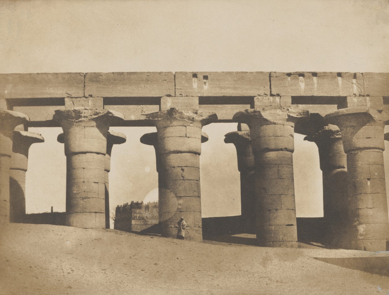 Luxor, stor kolonnade av palasset, 1849-51. av Maxime Du Camp