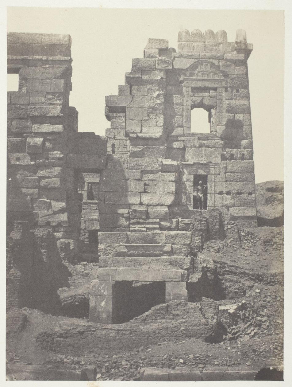 Medinet-Habou, nordlige fasade av Gynécée de Ramsès-Méiamoun; Theben av Maxime Du Camp