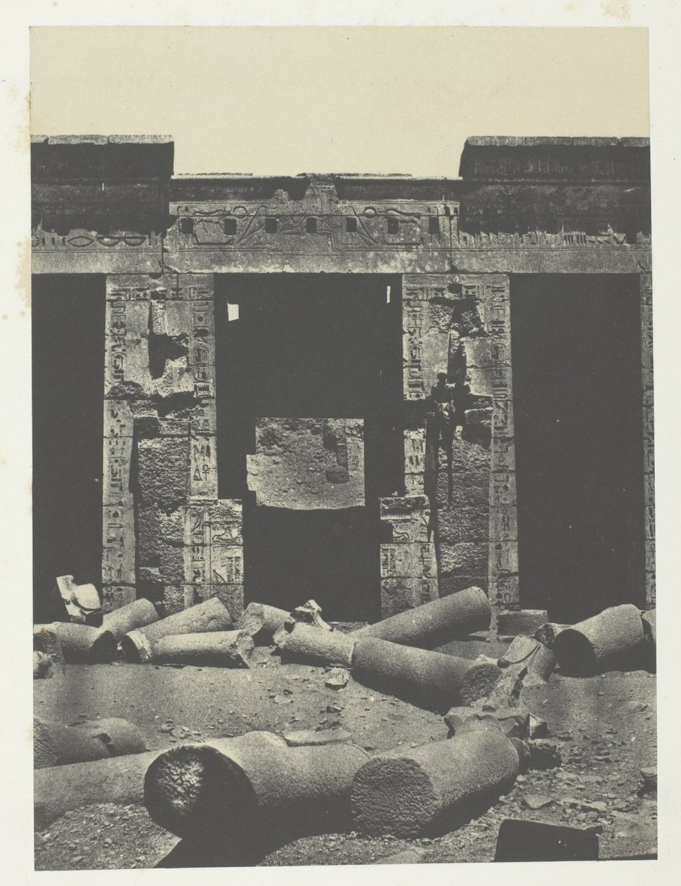 Medinet-Habou, den østlige delen av peristilen til Ramses-Méiamoun-palasset; Theben av Maxime Du Camp