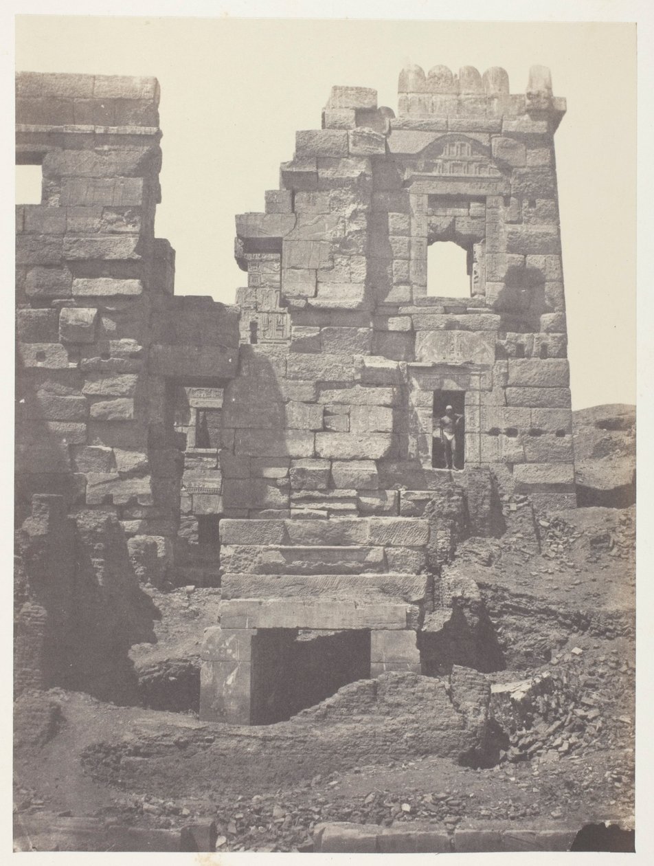 Medinet-Habou, nordlige fasade av Gynécée de Ramsès-Méiamoun; Theben av Maxime Du Camp