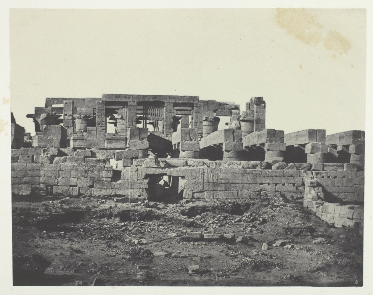 Karnak Palace, sørlige inngangen til Hypostyle Hall; Theben av Maxime Du Camp