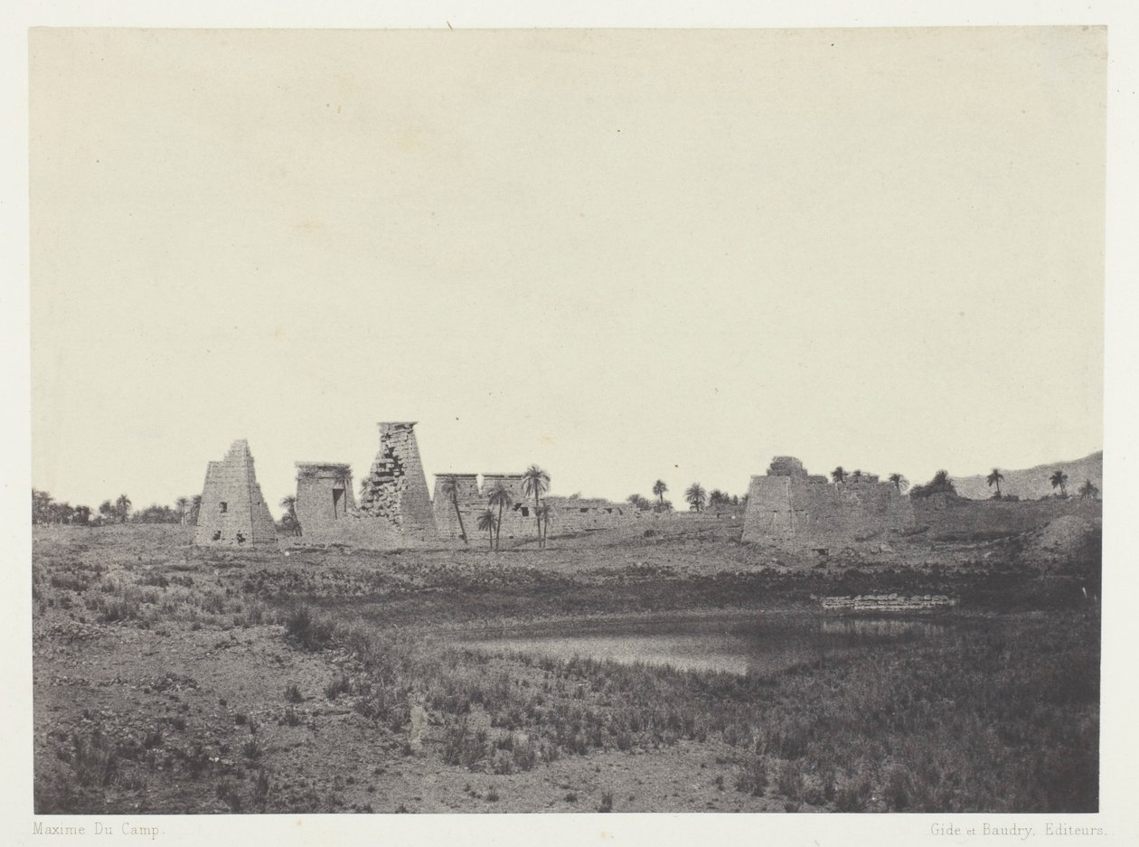 Karnak Palace, South Propylaea; Theben av Maxime Du Camp