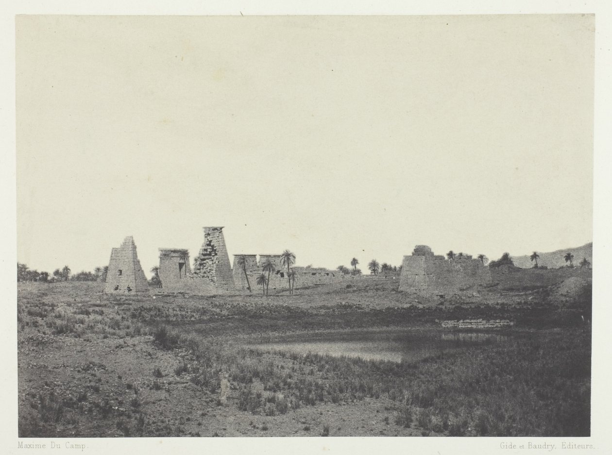 Karnak Palace, South Propylaea; Theben av Maxime Du Camp