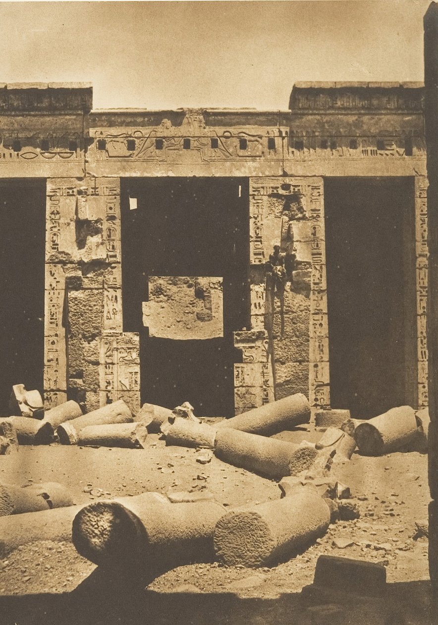 Søyler i gårdsplassen til palasset til Rhamses-Meiamoun, ved Medinet-habou Theben, 1849-50. av Maxime Du Camp
